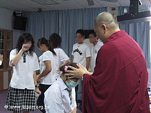 導師一一為苑生加持