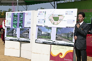曹建築師為大家說明鹿野苑的工程計畫