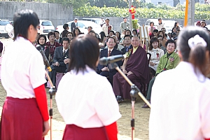 三位學員代表全體苑生致感恩詞